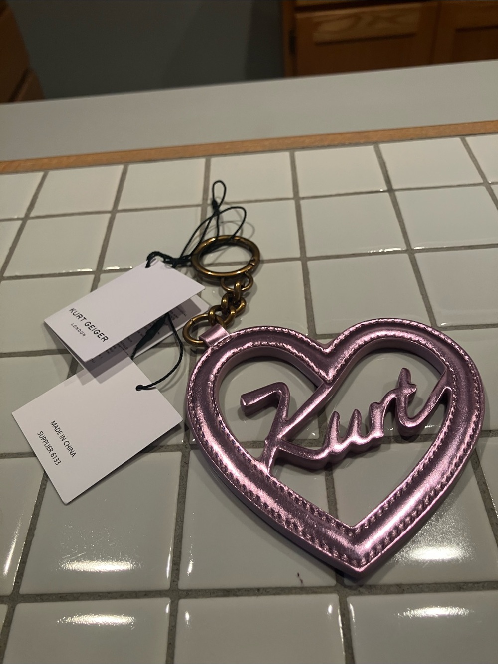 Kurt Geiger Metallic Lavender-Pink Heart Keyring with Script Logo - Picture 2 of 5